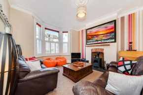 Happy Monkey Town House - Sleeps 9